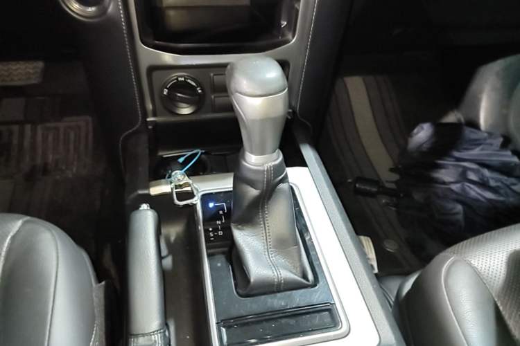 Used Toyota Prado 2018 3.5L Automatic TX-L Gear Lever