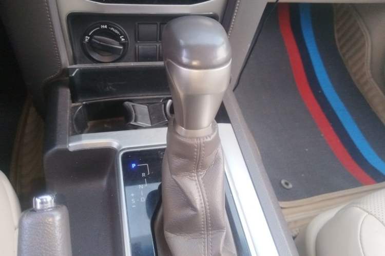Used Toyota Prado 2018 3.5L Automatic TX-L Gear Lever