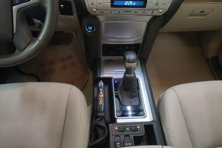 Used Toyota Prado 2018 3.5L Automatic TX-L with Rear-Mounted Spare Tire Gear Lever