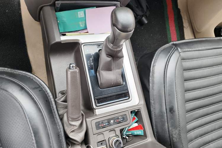 Used Toyota Prado 2018 3.5L Automatic TX-L Gear Lever
