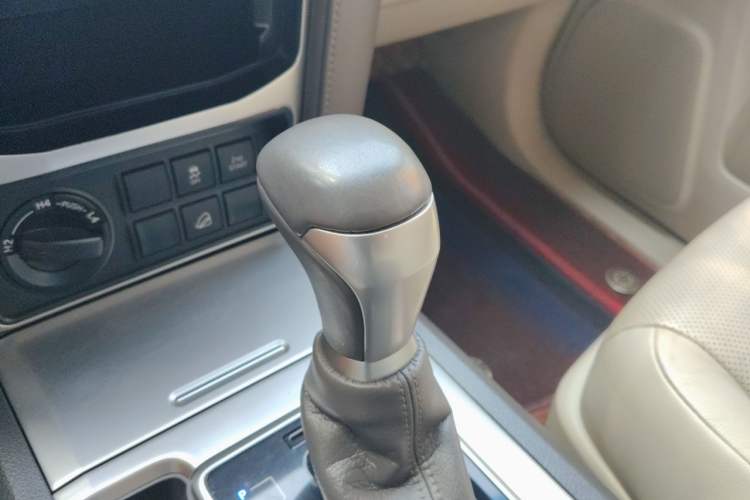 Used Toyota Prado 2018 3.5L Automatic TX-L Gear Lever