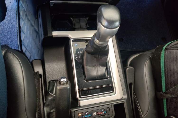 Used Toyota Prado 2018 3.5L Automatic TX-L with Rear-Mounted Spare Tire Gear Lever