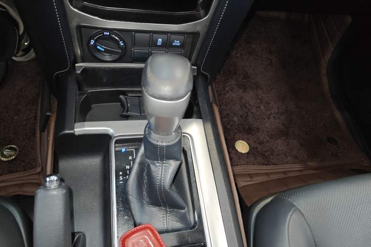 Used Toyota Prado 2018 3.5L Automatic TX-L Gear Lever