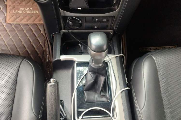 Used Toyota Prado 2018 3.5L Automatic TX-L with Rear-Mounted Spare Tire Gear Lever