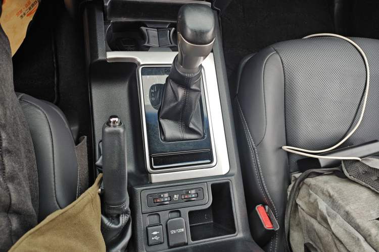 Used Toyota Prado 2018 3.5L Automatic TX-L with Rear-Mounted Spare Tire Gear Lever
