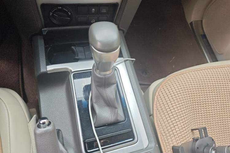 Used Toyota Prado 2018 3.5L Automatic TX-L Gear Lever