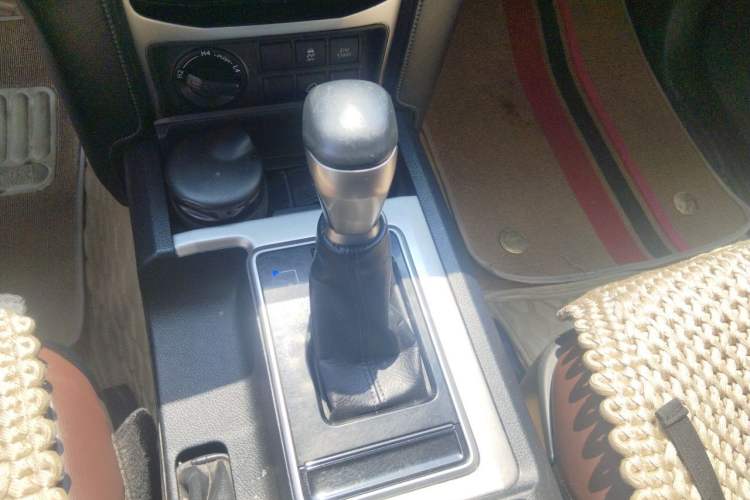 Used Toyota Prado 2018 3.5L Automatic TX-L Gear Lever