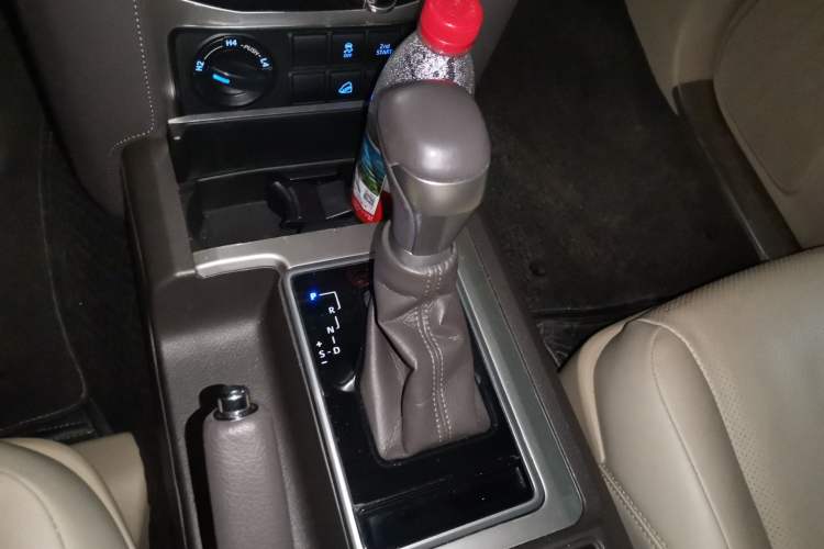 Used Toyota Prado 2018 3.5L Automatic TX-L Gear Lever