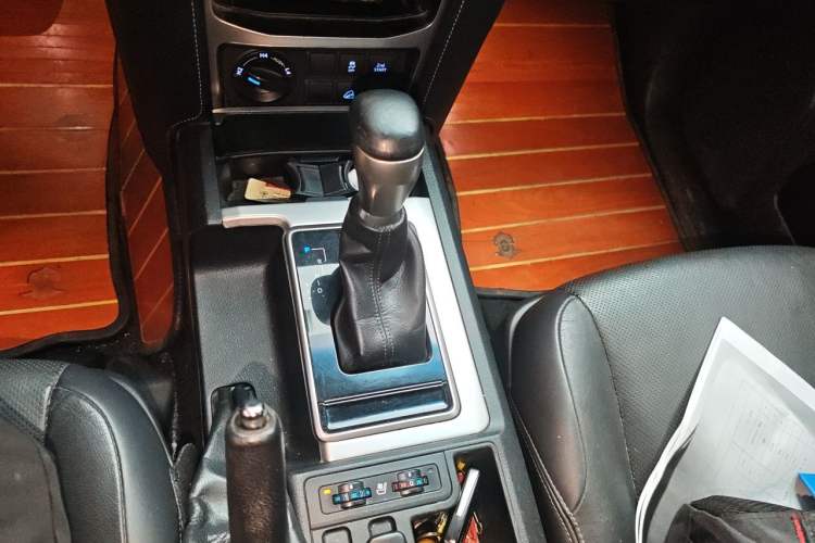 Used Toyota Prado 2018 3.5L Automatic TX-L Gear Lever