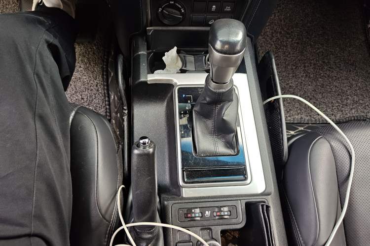 Used Toyota Prado 2018 3.5L Automatic TX-L Gear Lever
