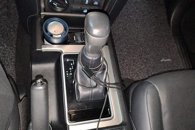 Used Toyota Prado 2018 3.5L Automatic TX-L Gear Lever