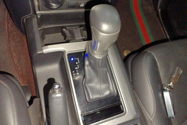Used Toyota Prado 2018 3.5L Automatic TX-L with Rear-Mounted Spare Tire Gear Lever
