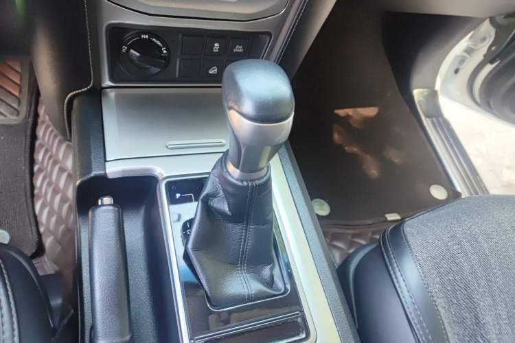 Used Toyota Prado 2018 3.5L Automatic TX-L with Rear-Mounted Spare Tire Gear Lever