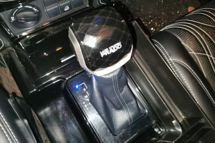 Used Toyota Prado 2018 3.5L Automatic TX-L with Rear-Mounted Spare Tire Gear Lever