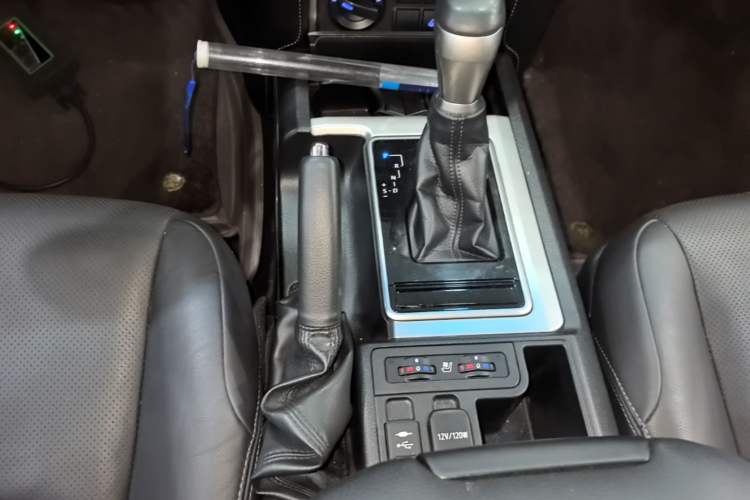 Used Toyota Prado 2018 3.5L Automatic TX-L Gear Lever