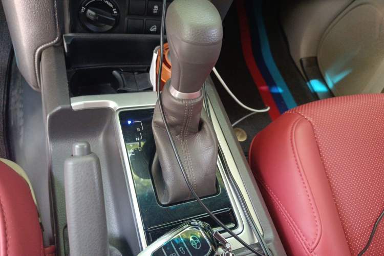Used Toyota Prado 2018 3.5L Automatic SX Gear Lever