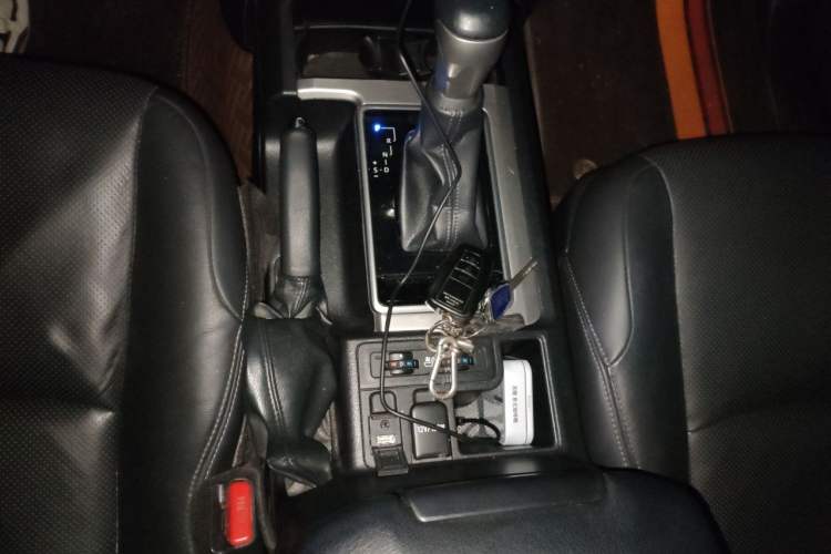Used Toyota Prado 2018 3.5L Automatic TX-L Gear Lever