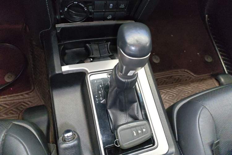 Used Toyota Prado 2018 3.5L Automatic TX-L Gear Lever