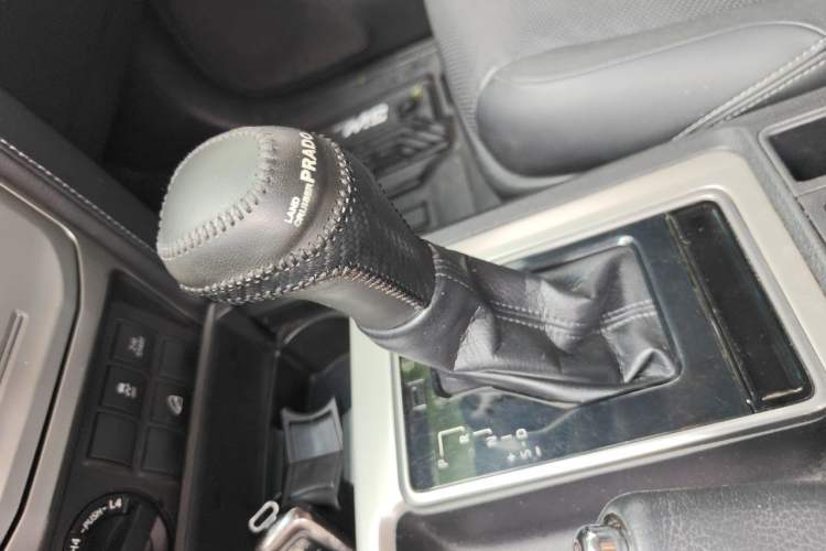 Used Toyota Prado 2018 3.5L Automatic TX-L Gear Lever