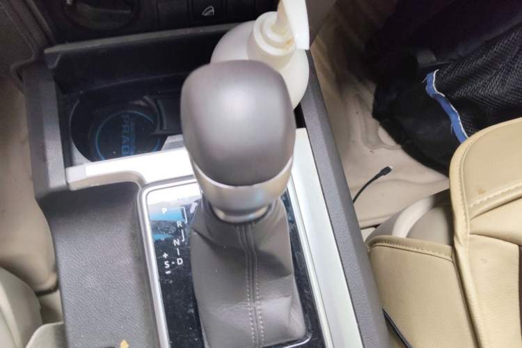 Used Toyota Prado 2018 3.5L Automatic TX-L Gear Lever