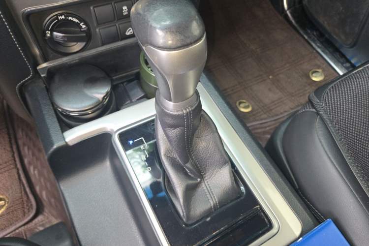 Used Toyota Prado 2018 3.5L Automatic TX-L Gear Lever