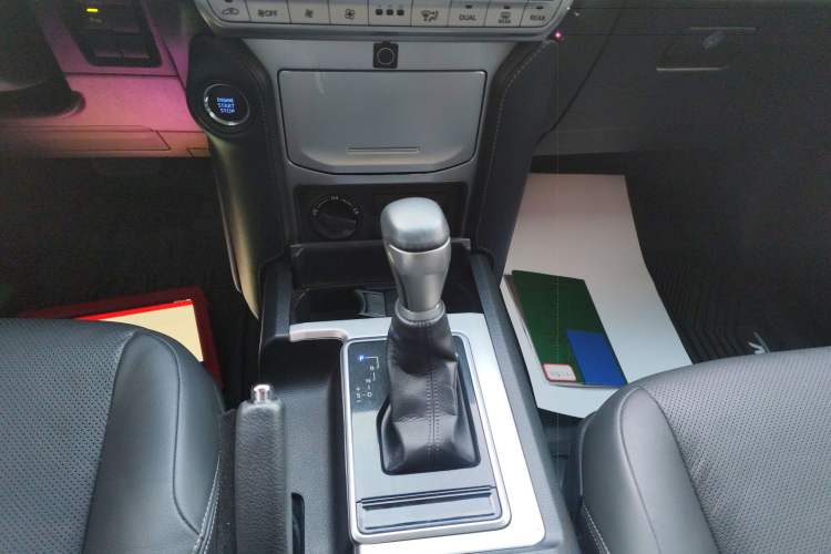 Used Toyota Prado 2018 3.5L Automatic TX-L Gear Lever