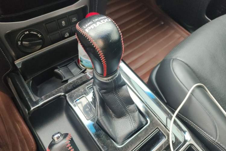 Used Toyota Prado 2018 3.5L Automatic TX-L with Rear-Mounted Spare Tire Gear Lever