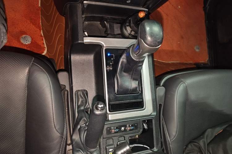 Used Toyota Prado 2018 3.5L Automatic TX-L Gear Lever