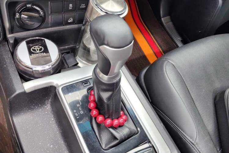 Used Toyota Prado 2018 3.5L Automatic TX-L Gear Lever