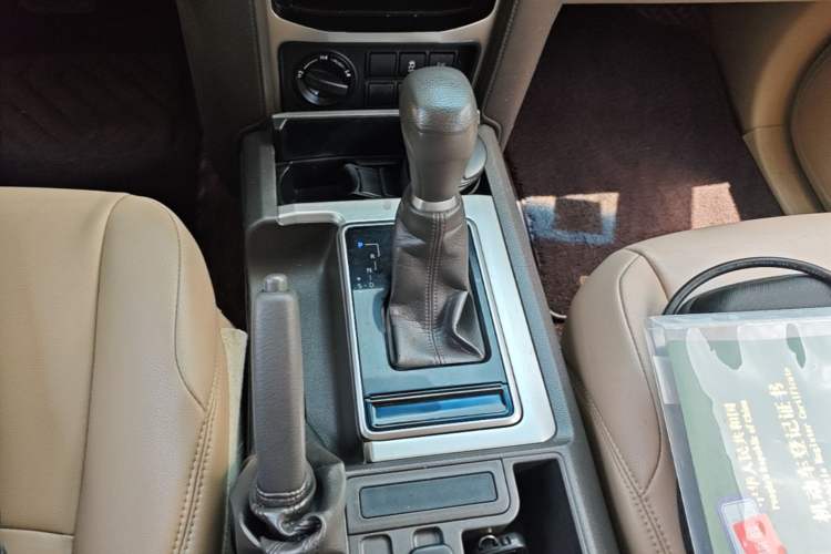Used Toyota Prado 2018 3.5L Automatic SX Gear Lever