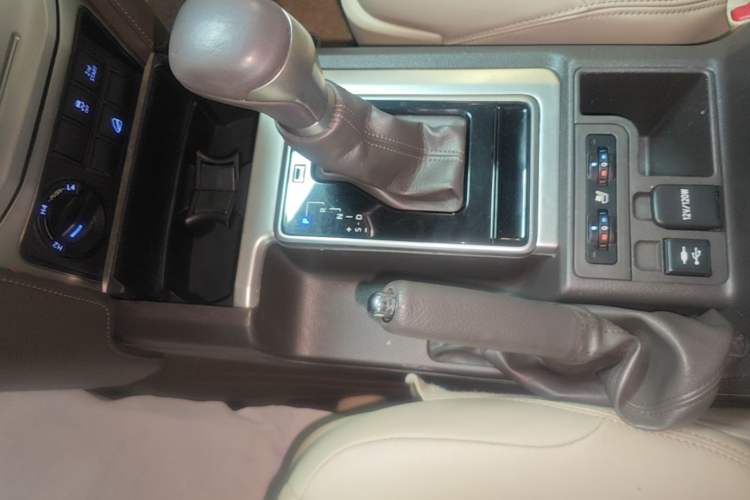 Used Toyota Prado 2018 3.5L Automatic TX-L Gear Lever