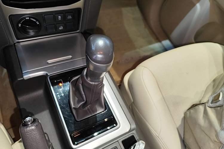 Used Toyota Prado 2018 3.5L Automatic TX-L NAVI Gear Lever
