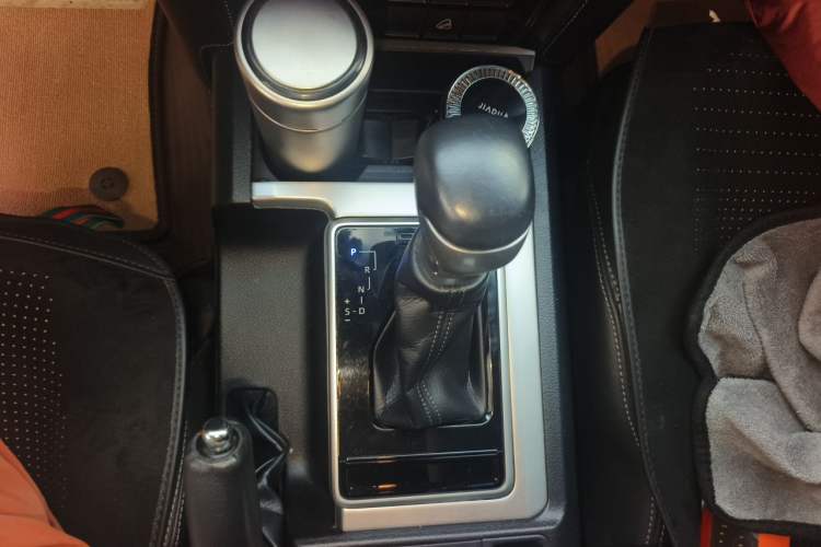 Used Toyota Prado 2018 3.5L Automatic TX-L Gear Lever