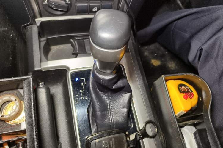 Used Toyota Prado 2018 3.5L Automatic TX-L Gear Lever