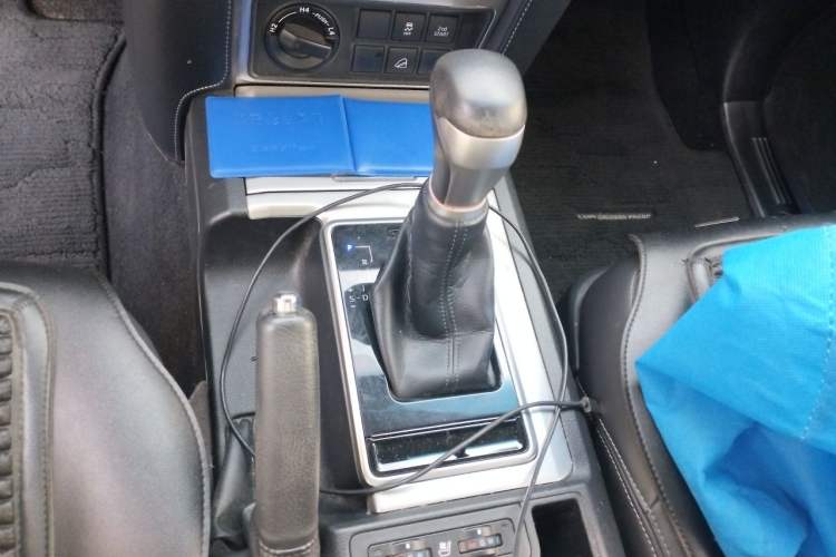 Used Toyota Prado 2018 3.5L Automatic TX-L Gear Lever