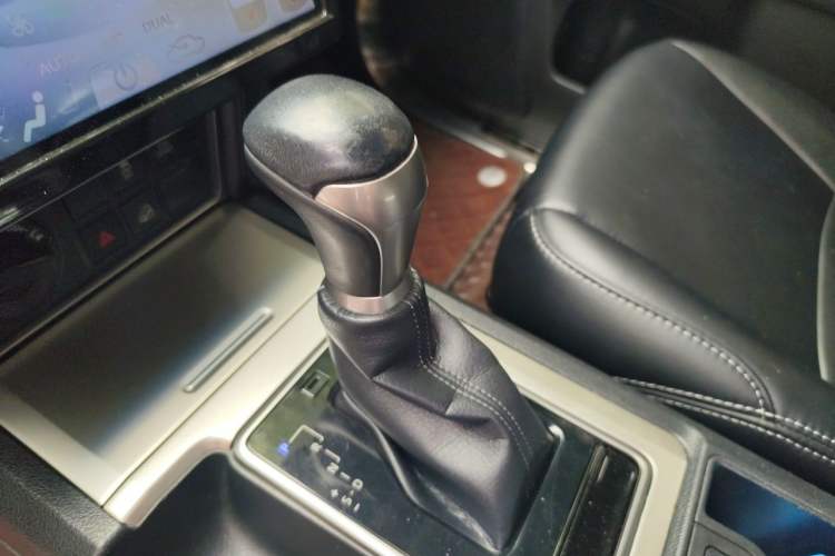 Used Toyota Prado 2018 3.5L Automatic TX Gear Lever