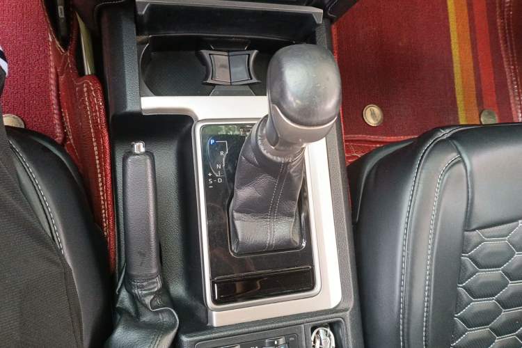 Used Toyota Prado 2018 3.5L Automatic TX-L NAVI Gear Lever