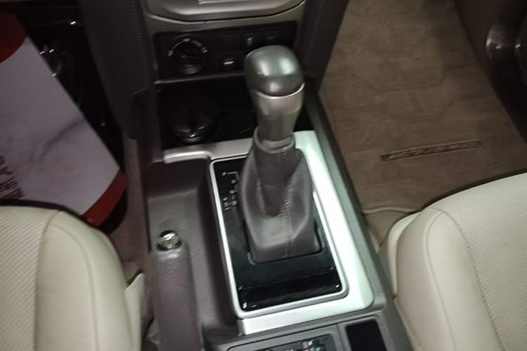 Used Toyota Prado 2018 3.5L Automatic TX-L Gear Lever