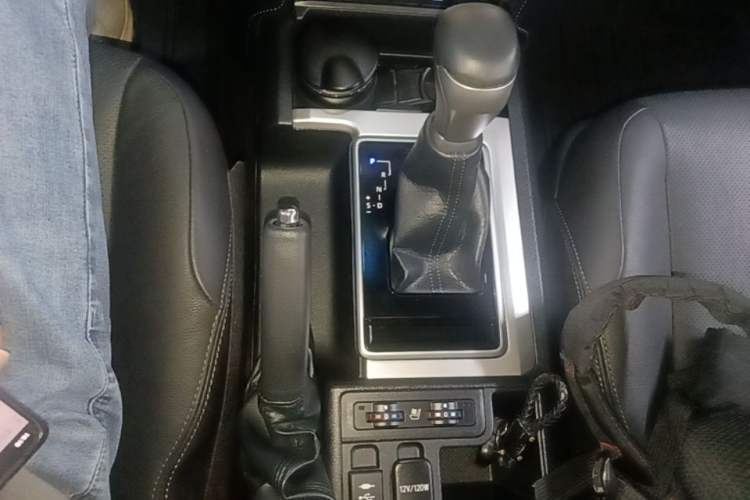 Used Toyota Prado 2018 3.5L Automatic TX-L NAVI Gear Lever