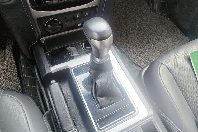 Used Toyota Prado 2018 3.5L Automatic TX-L Gear Lever
