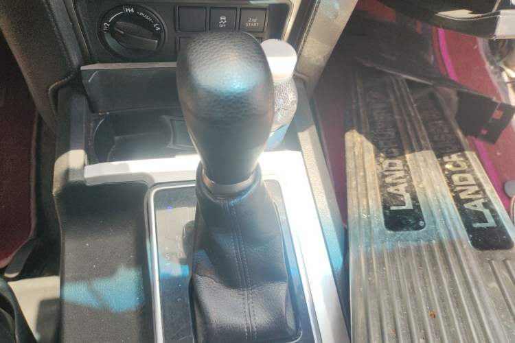 Used Toyota Prado 2018 3.5L Automatic SX Gear Lever