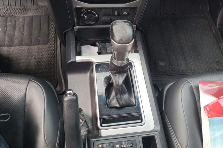 Used Toyota Prado 2018 3.5L Automatic TX-L Gear Lever