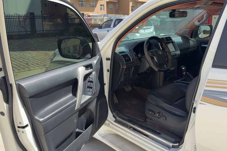 Used Toyota Prado 2018 3.5L Automatic TX-L NAVI with Rear-Mounted Spare Tire Interior 1