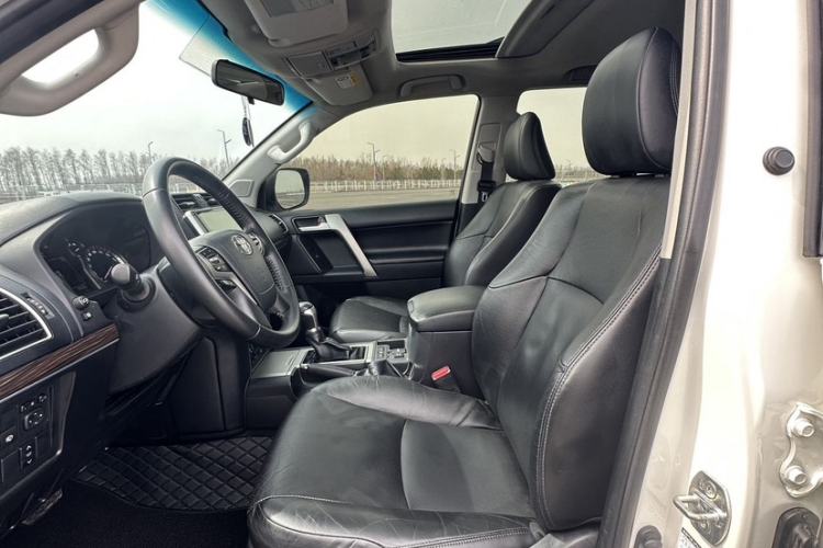 Used Toyota Prado 2018 3.5L Automatic TX-L with Rear-Mounted Spare Tire Interior 1