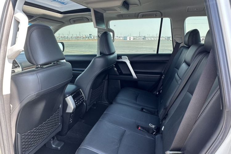Used Toyota Prado 2018 3.5L Automatic TX-L NAVI with Rear-Mounted Spare Tire Interior 1