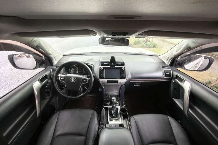 Used Toyota Prado 2018 3.5L Automatic TX-L Interior 1