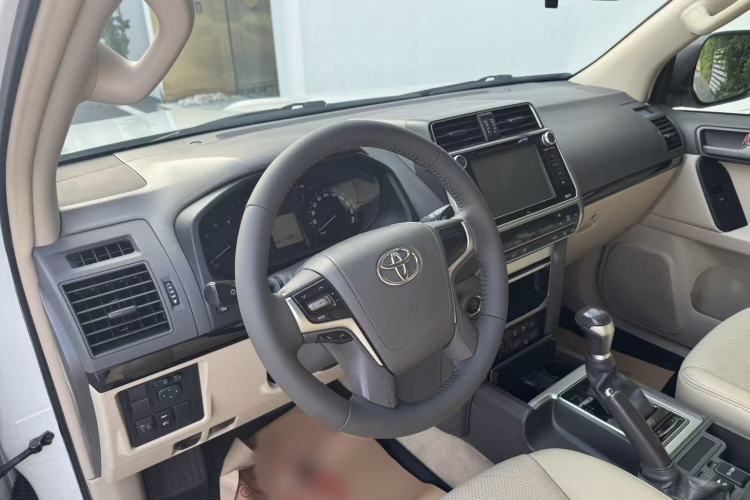 Used Toyota Prado 2018 4.0L TX-L U.S. Specification Interior 1