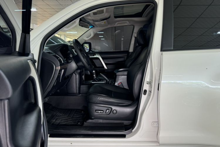 Used Toyota Prado 2018 3.5L Automatic TX-L with Rear-Mounted Spare Tire Interior 1