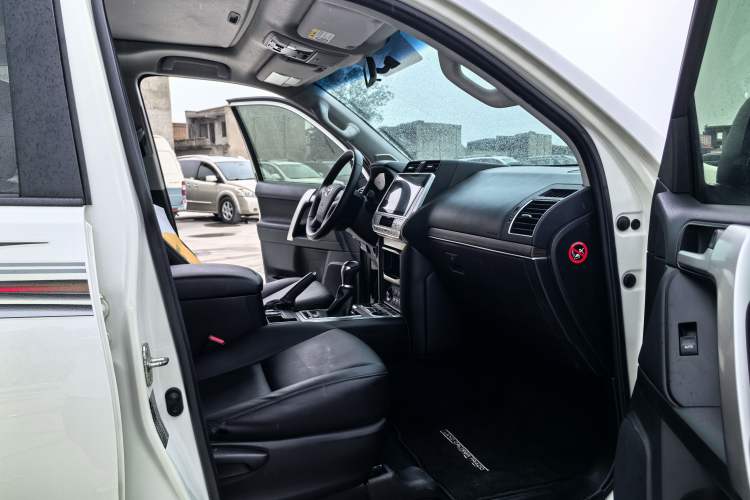 Used Toyota Prado 2018 3.5L Automatic TX Interior 10