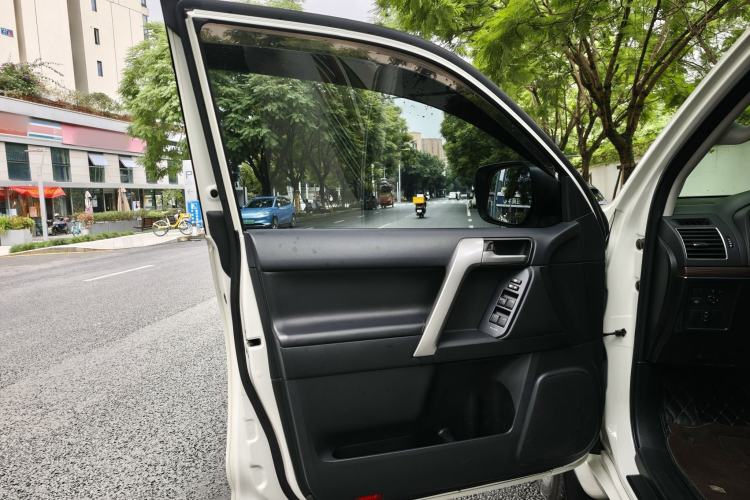 Used Toyota Prado 2018 3.5L Automatic TX-L Interior 10